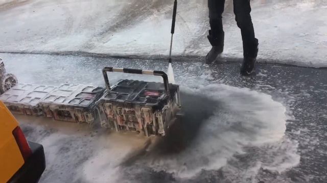 Мойка ящиков для инструмента #Milwaukee , на автомойке . смотреть онлайн