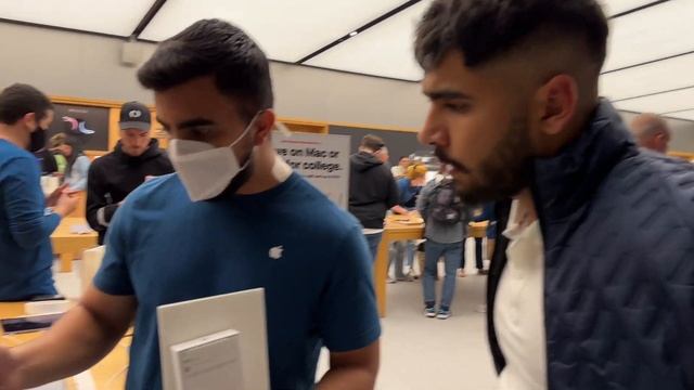 Shopping iPhone 15 Pro 🇺🇸From APPLE’S BIGGEST STORE🤩 //California San Francisco 🇺🇸 🇺🇸 смотреть онлайн