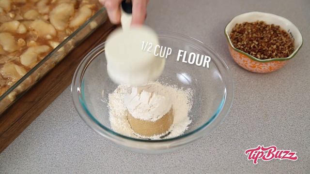Cinnamon Roll Apple Bake {Cinnamon Rolls with Apple Pie Filling} смотреть онлайн