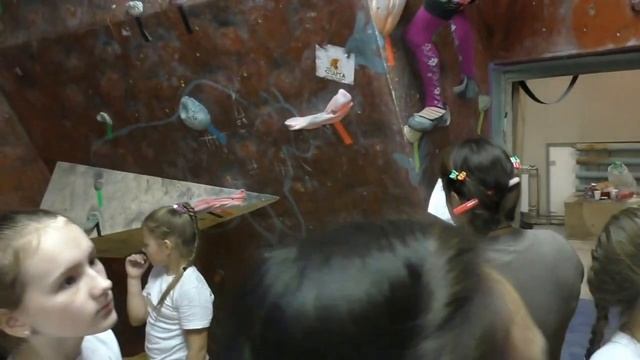Отделение альпинизма и скалолазания. ДЮСШ Спарта. Ангарск. Боулдеринг. 6 декабря 2015г. смотреть онлайн