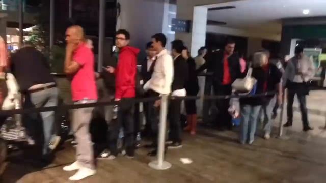 Cola Apple Store la Maquinista iPhone 6 y iPhone 6 plus смотреть онлайн