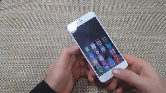 iPhone 6 Plus How to Lower your apps screen for one handed use смотреть онлайн