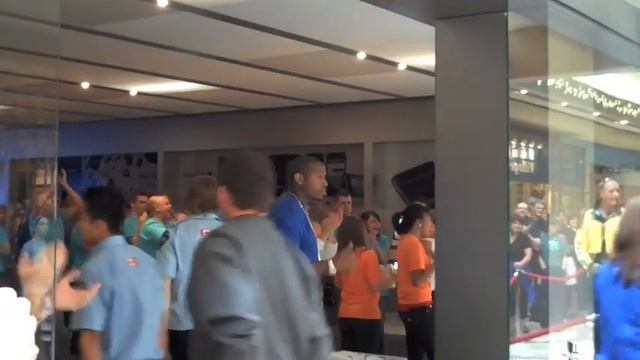 Apple Store Rideau Opening смотреть онлайн