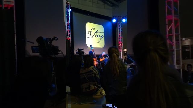 Sting dedicates song to Steve Jobs at UWS Apple Store, NYC смотреть онлайн
