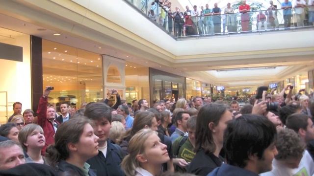 Apple Store Hamburg Eröffnung смотреть онлайн