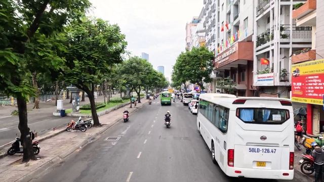 [4K] Ho Chi Minh City Bus Tour: Exploring the Best of Vietnam's Largest City on a Rainy Morning 🚌☔🇻 смотреть онлайн