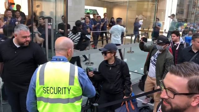 Apple iPhone X launch - Sydney, Australia смотреть онлайн