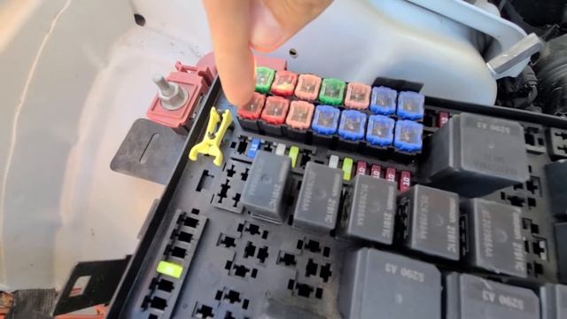 Dodge Charger - RADIATOR FAN FUSES & RELAYS LOCATION (2011 - 2021) смотреть онлайн