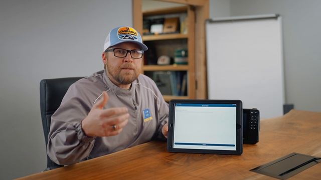 LOWRANCE: How to Connect Your iPad to the HDS Live Units! смотреть онлайн