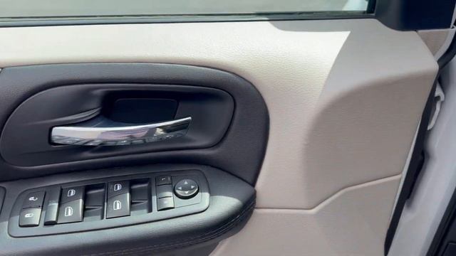 2016 Dodge Grand Caravan SE (1019) смотреть онлайн