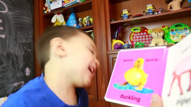 Shawn's Circle The MAGIC APPLE! Wobbly Worm Toss Game! #4 DOH MUCH FUN смотреть онлайн