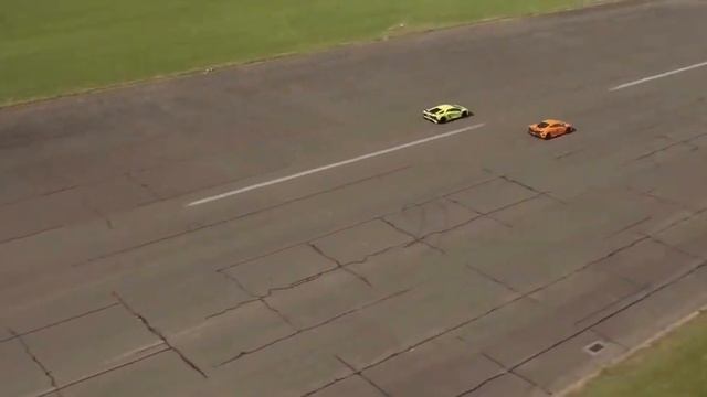 McLaren 675LT vs Lamborghini Aventador SV смотреть онлайн