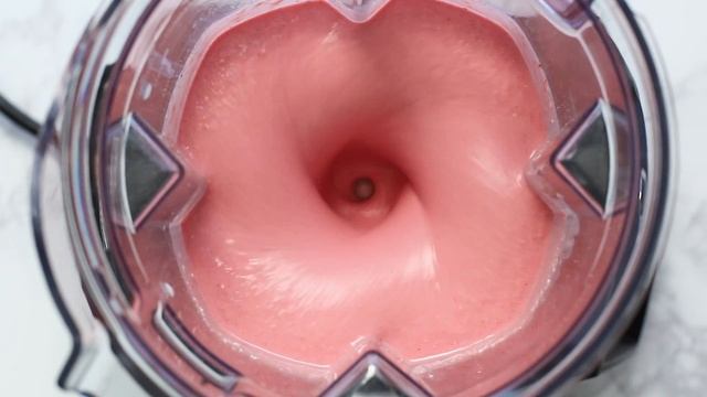 Strawberry Banana Smoothie with Almond Milk смотреть онлайн