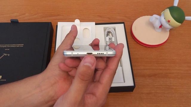 Unboxing Xiaomi Mi Mix 2S смотреть онлайн