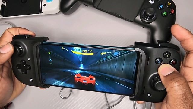 Mobile Gaming Controller Battle - Which Should You Buy? (RIG MG-X PRO vs Razer Kishi vs GameSirX2) смотреть онлайн