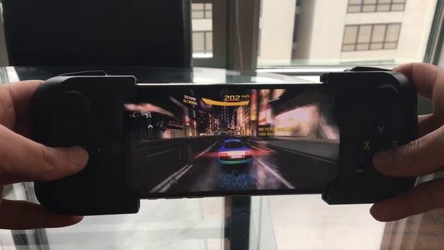 Gamevice MFi Controller for iPhone X смотреть онлайн