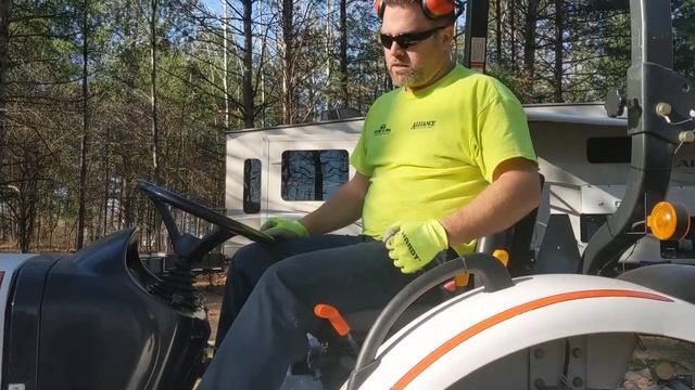 USING A MERRY MAC 3-POINT WOOD CHIPPER FOR THE FIRST TIME смотреть онлайн