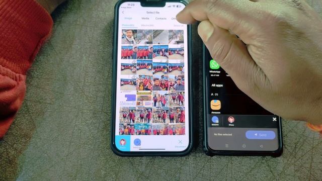 iPhone Se Android me File Transfer Kaise Kare || Android Se iPhone me File Transfer Kaise Kare 🔥 смотреть онлайн