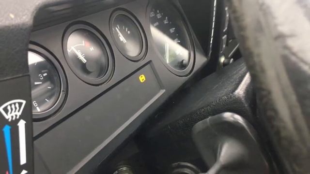 Engine start of a 2005 Land Rover Defender cabrio смотреть онлайн