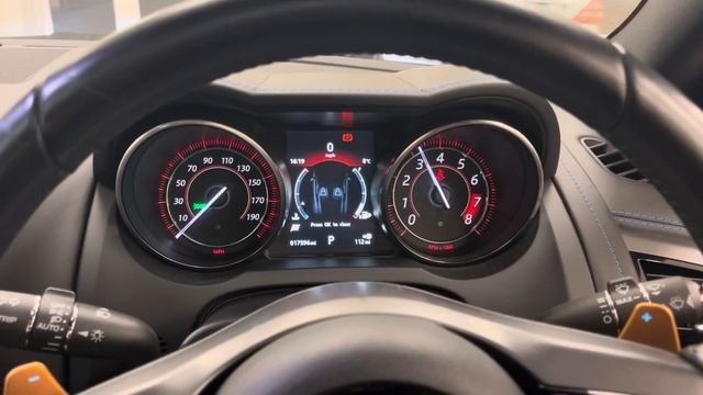 2016 16 JAGUAR F-TYPE 3.0 BRITISH DESIGN EDITION AWD 2d 380 BHP смотреть онлайн