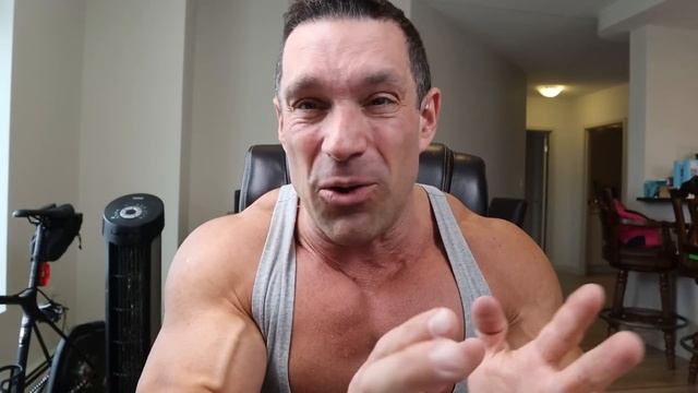 Shredding V Shred - Extremely Good Looking, YES - But What Does He Know About Nutrition? AH ZEEEERO смотреть онлайн