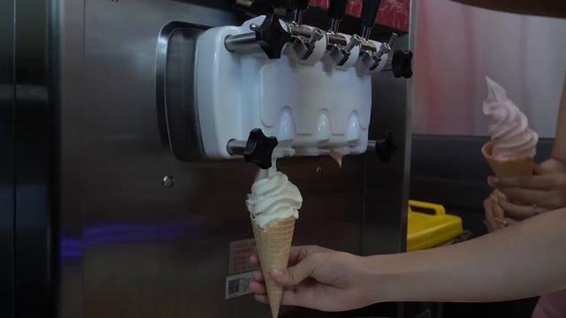 MUKBANG RIBUAN ES KRIM MIXUE?! LANGSUNG DI GEPREK!! DINGIN BEKU! смотреть онлайн
