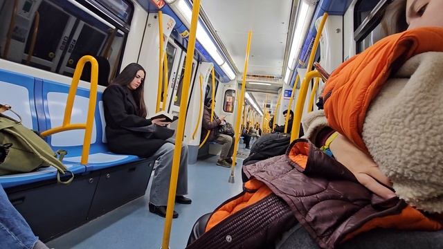 INSIDE METRO DE MADRID: VIAJE PLAZA ESPAÑA A LAVAPIES - Madrid subway VLOG cómo funciona смотреть онлайн