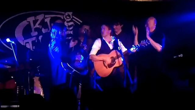 Tom McRae What a way to win a war live at Tuts смотреть онлайн