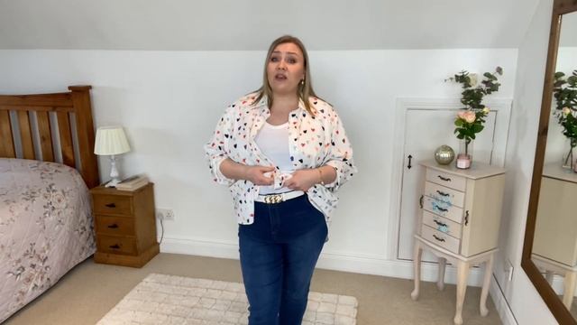 Style tips to hide a belly | Plus size apple shaped body смотреть онлайн