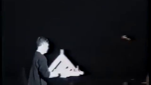 Genesis Live 1998 in Munich Tony Banks gets his Birthday Cake смотреть онлайн