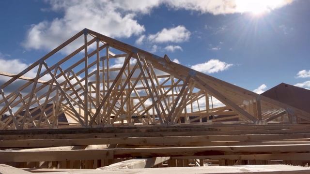 Постройка каркасного дома. Подъём крыши.Часть 6/ House framing. Erecting the roof trusses. Part 6 смотреть онлайн