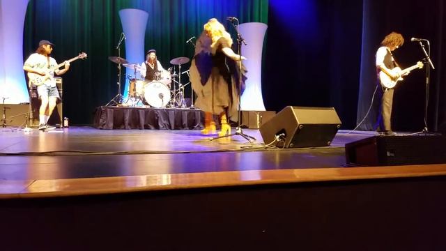 Over My Head ~ Rumours: The Ultimate Fleetwood Mac Tribute 2019 смотреть онлайн