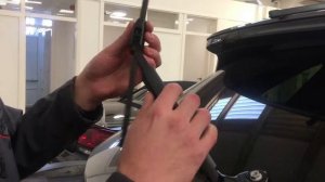 Jaguar F pace how to change a rear windscreen wiper blade