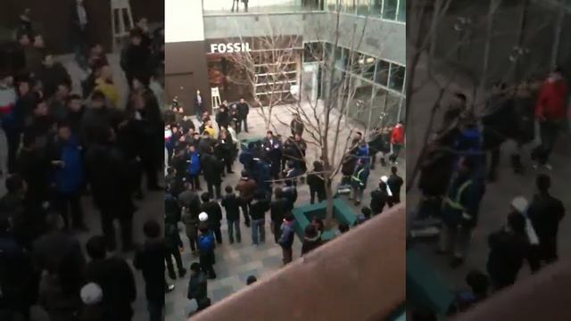 Beijing Sanlitun Apple store bombardment - Part 2 смотреть онлайн