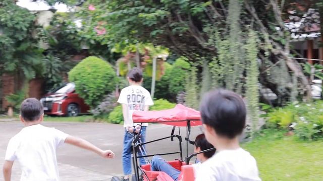 Ninebot Lamborghini Gokart with Zyan Zaya and Friends ได้เวลา RACE กับเพื่อนๆ แล้ว!!! смотреть онлайн