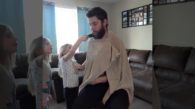 Shaving daddy's beard смотреть онлайн