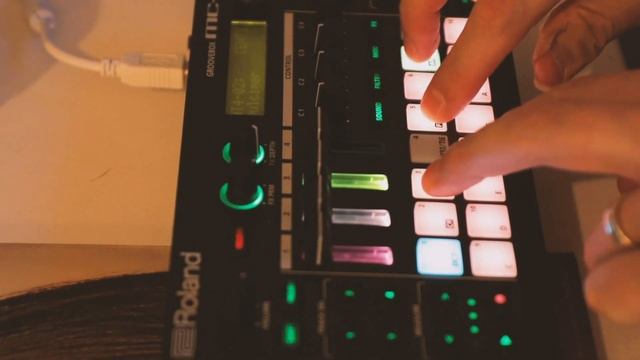 Sampled Based Hip Hop Beat With MC101 смотреть онлайн