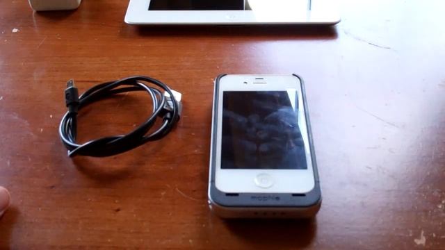 Mophie Juice Pack Air iPhone 4/4S Charging Case Review смотреть онлайн