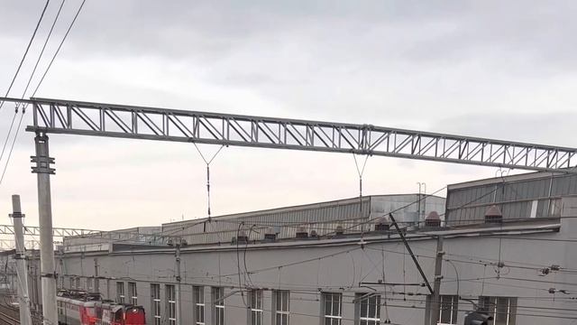 "Два Чеха!" Тепловоз ЧМЭ3Т - 7293 с электровозом ЧС200 - 010 следует в депо ТЧЭ-8 ОктЖД смотреть онлайн