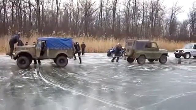 УАЗ - и ГАЗ- 69 - Русские забавы ))) смотреть онлайн