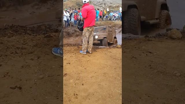 JEEP WRANGLER EN PISTA CLUB 4X4 PINOLEROS NICARAGUA смотреть онлайн