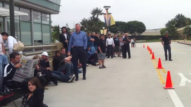 iPhone 4 Launch Day at Apple Store - South Coast Plaza смотреть онлайн