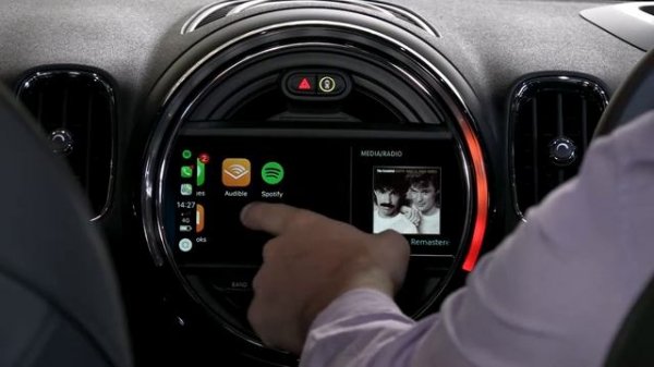 Using Apple CarPlay in a MINI Countryman Cooper SD All4