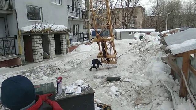 опускание стрелы крана КБ-403 смотреть онлайн