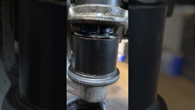 Remove and replace lower ball joint on Dodge RAM смотреть онлайн