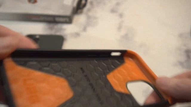 URBAN ARMOR GEAR UAG Civilian Case For iPhone 11 Pro Review смотреть онлайн
