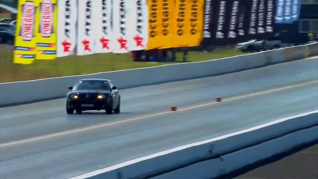 Chrysler 300c vs chevy trailblazer SS смотреть онлайн