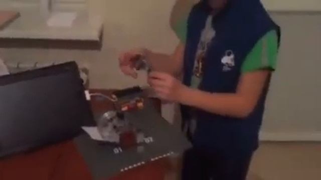 Док-станция LEGO для iPhone смотреть онлайн