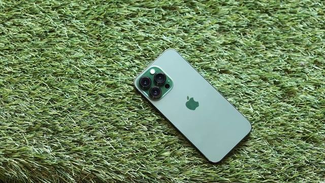 Unboxing iPhone 13 Pro in new Alpine Green colour - Wow! смотреть онлайн
