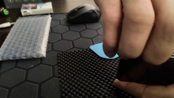 как снять заднюю крышку на смартфонах